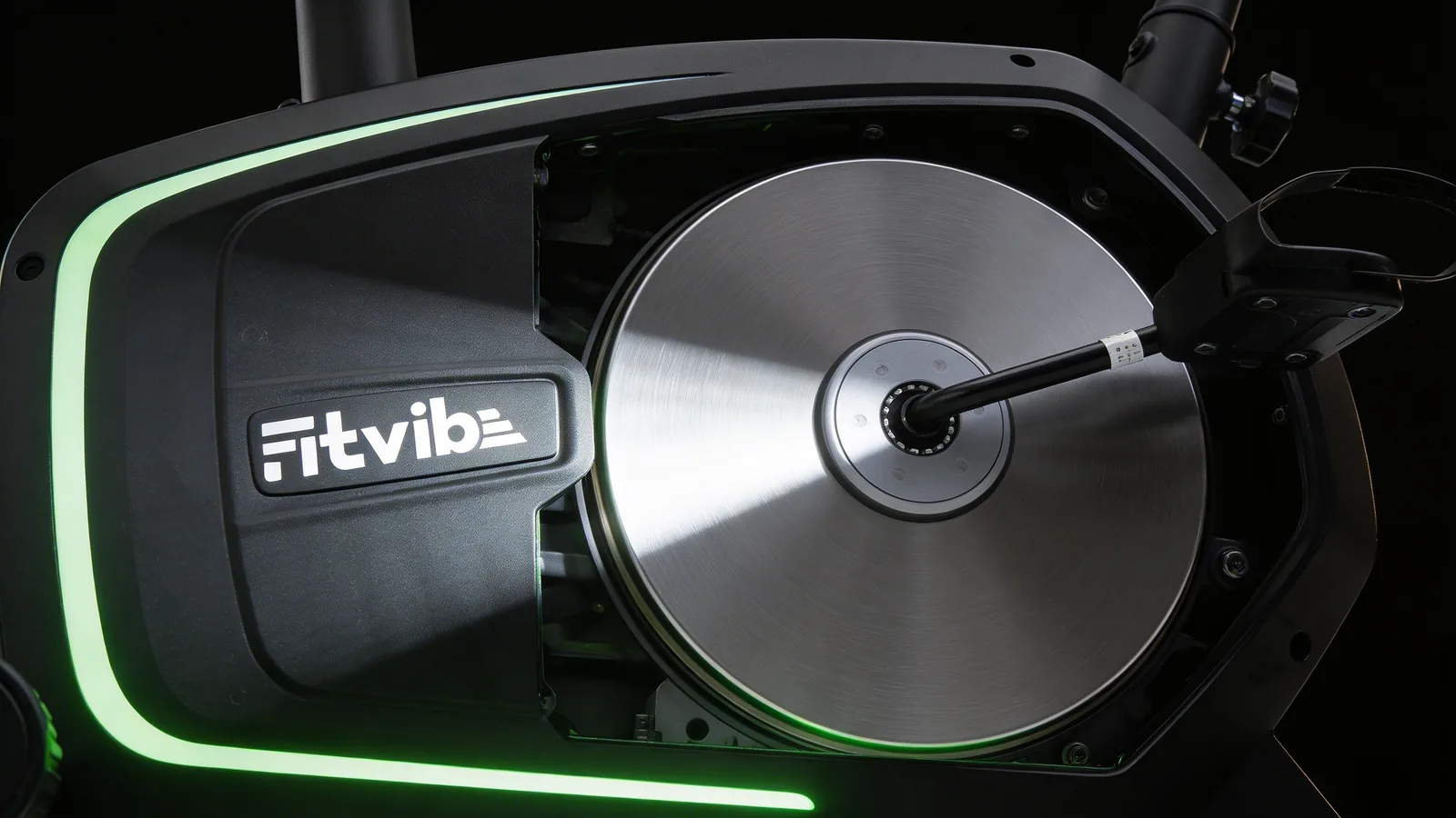 Магнитная система нагрузки велотренажёра FitVibe крупным планом